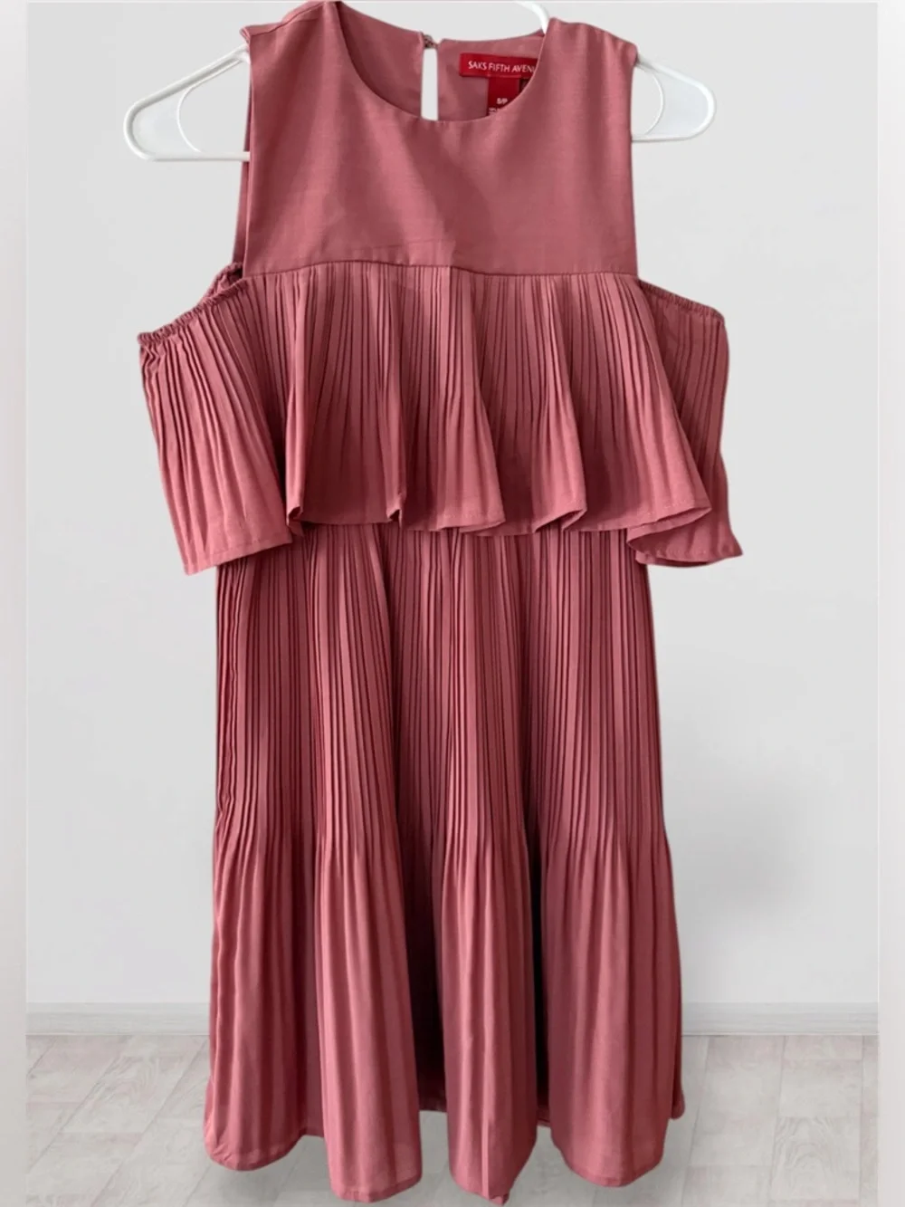Saks Fifth Avenue Pleated Cold Shoulder Tiered Dress in Rose - Size S - Picture 1 of 7